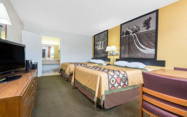 Super 8 Williamsburg