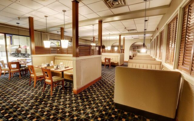 Holiday Inn Minot Riverside