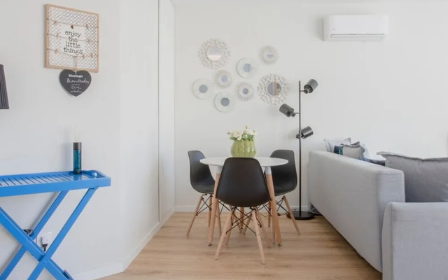 Liiiving in Porto Bright Light Studio