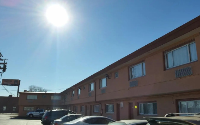 Skylark Motel