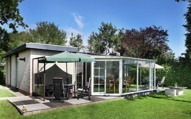 Comfortably Furnished Bungalow on Lake Veere