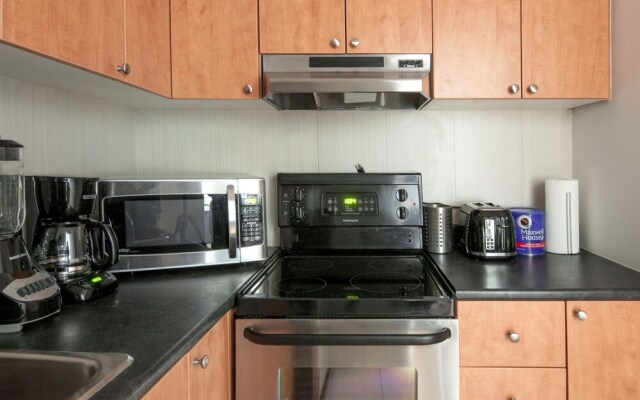 Comfortable Downtown Studio Apartment by Namastay
