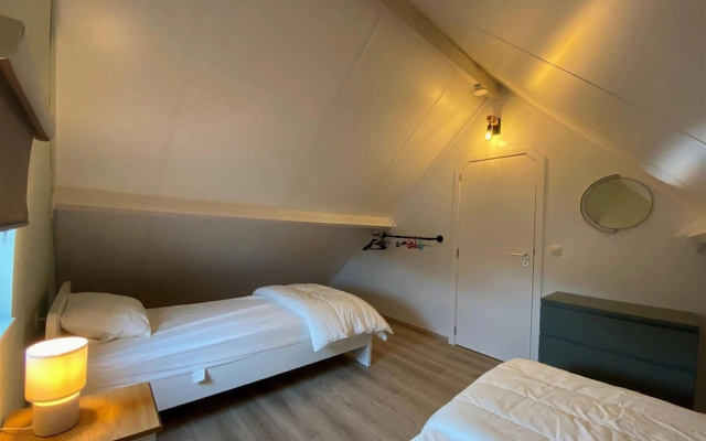Cozy Polder House on the Westhinder Domain