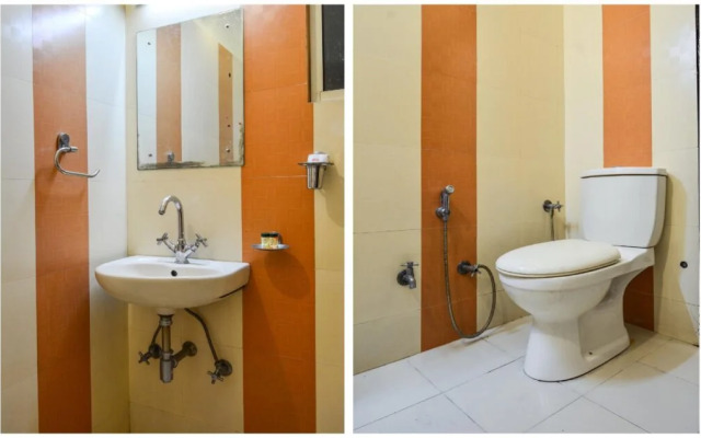 OYO 16940 Hotel Royal Murli