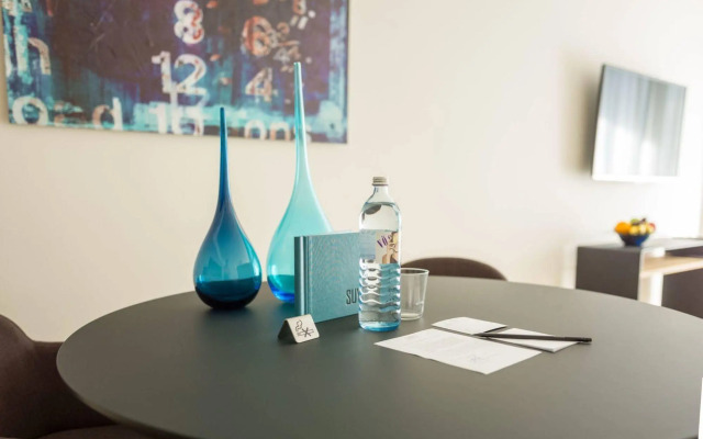 SUYTES Business Studios