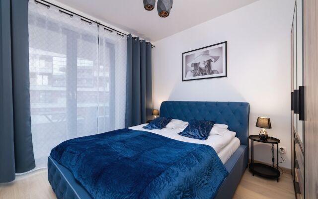 Dark Blue Apartment in Kraków by Renters