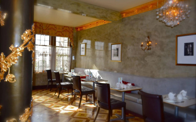 The Inn at Del Monte Beach
