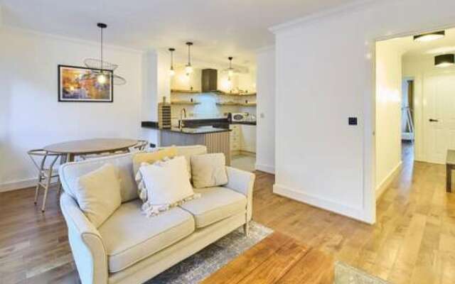 Host Stay Bellflower Mews