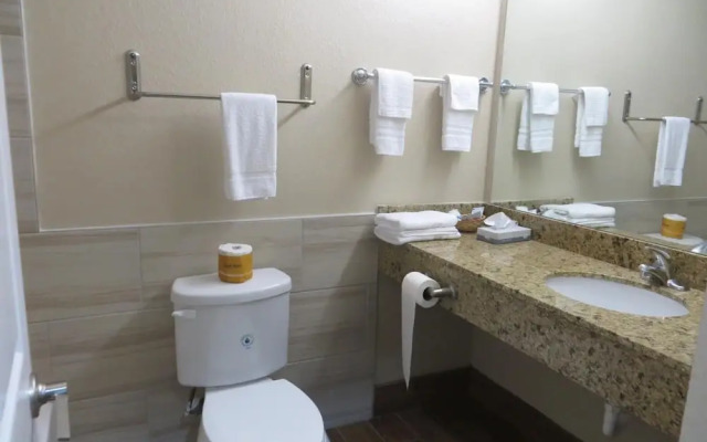 Scottish Inn & Suites