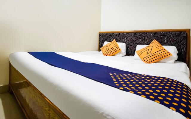 Pathak Guest House by OYO Rooms