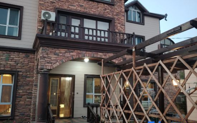 Yining Yishui No.8 B&B