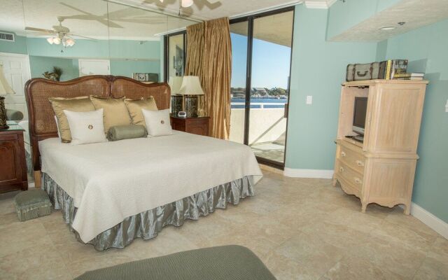 East Pass Towers 304 3 Bedroom Condo by RedAwning