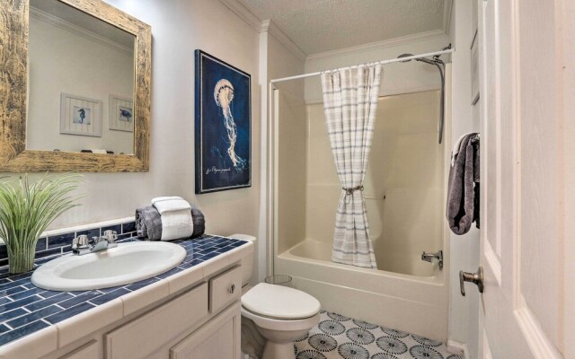 Patio & Gas Grill: Charming Bluffton Escape!