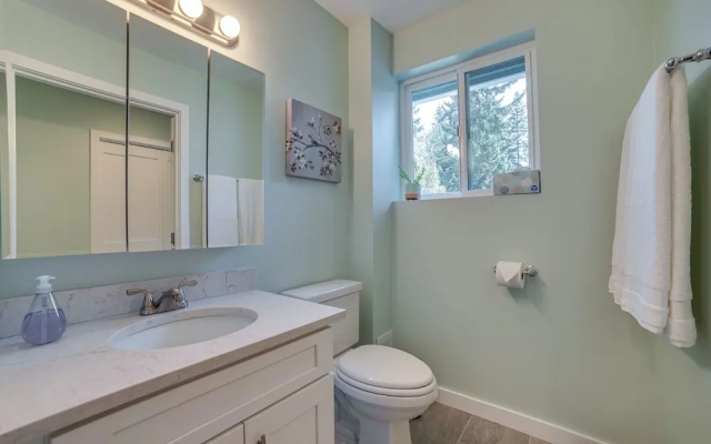 Bellevue Abode: Balcony, 13 Mi to Downtown Seattle