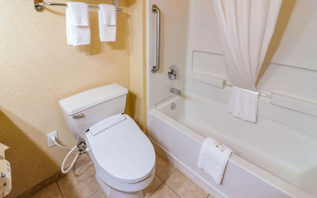 Quality Inn & Suites Sequim at Olympic National Park