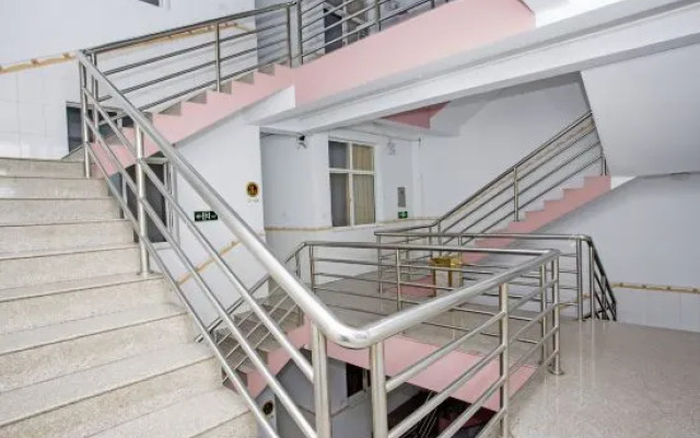 Yuxi Jinhong Hotel (Nie'er Park)