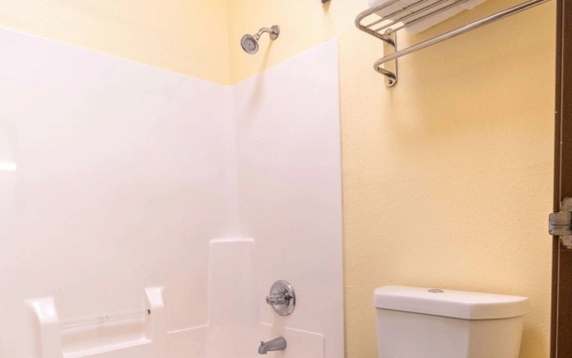 Super 8 by Wyndham Big Rapids