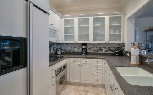 Beachy Bungalow by Exclusive 30A