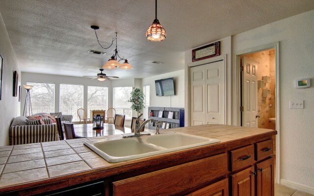 Gracelanda Ww C302 1 Bedroom Condo by RedAwning