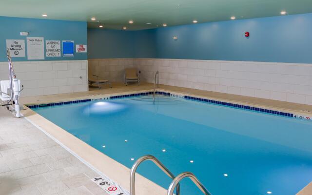 Holiday Inn Express & Suites Detroit Northwest - Livonia, an IHG Hotel