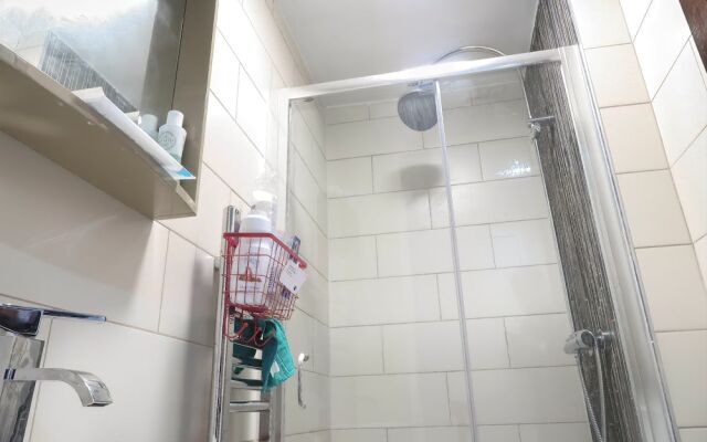 Saltwell Street - Deluxe Double Room
