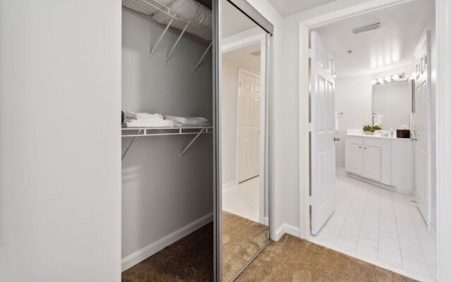 2BR Luxury City Suite With Gym & Pool