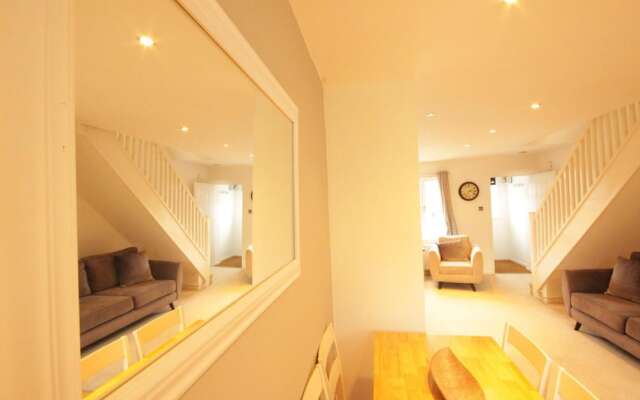 Fantastic 2-bed House in Hull. Garden, Sky tv