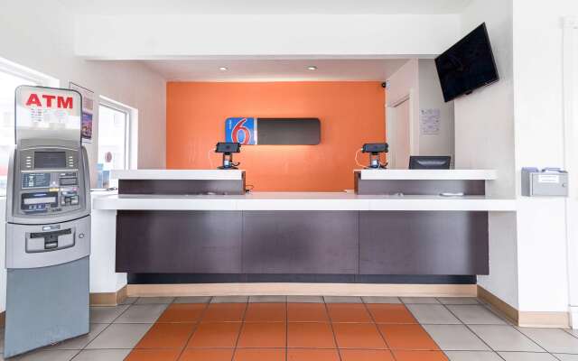 Motel 6 Long Beach, CA - International City