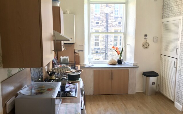 Stunning 3-bed Apartment in Edinburgh