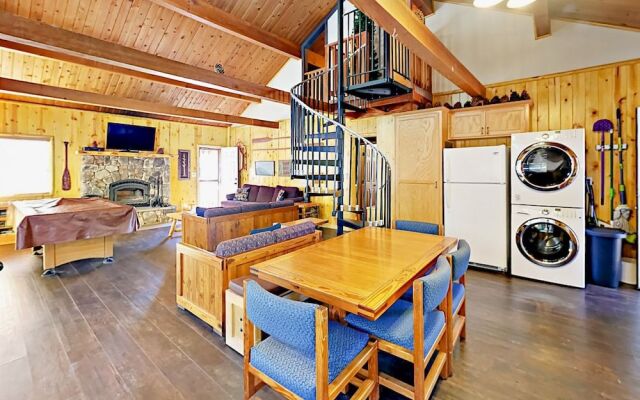 880 Edgemoor Rd Cabin