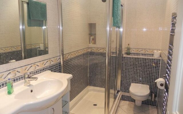 Ashlyn Guest House