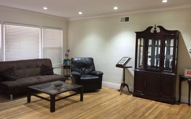 Lovely 2 Bedroom Home with Pool