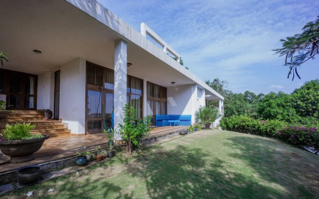 Stunning Hilltop 3BR Villa w Pool and River View