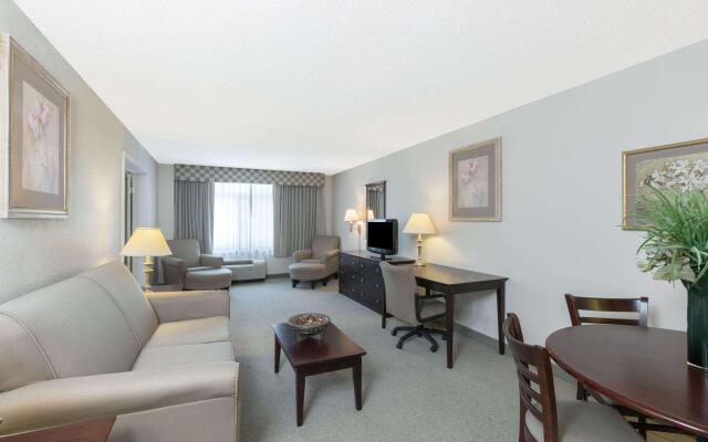 Spark by Hilton Tupelo