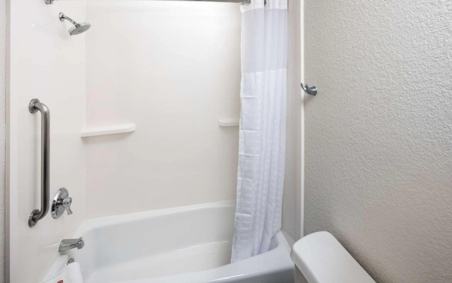 Comfort Suites Outlet Center