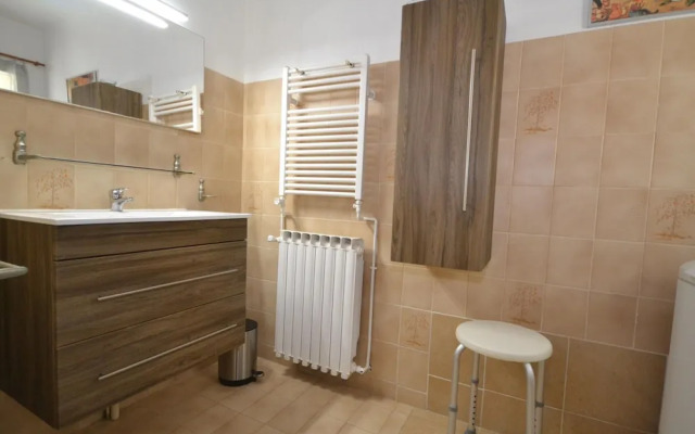 Superb House With Pool Near the Luberon