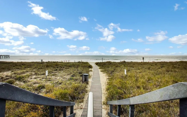 Breathtaking Ocean View Amelia South Condo by RedAwning