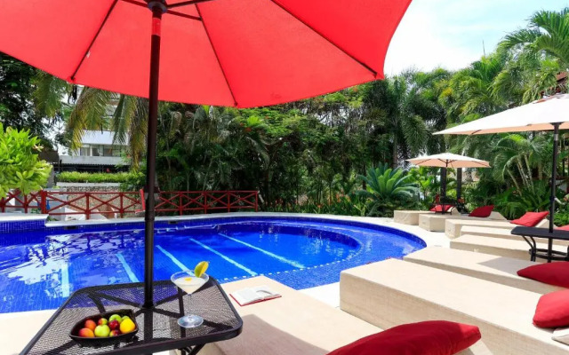 Pajaro de Fuego, Chelsea's Luxury Units