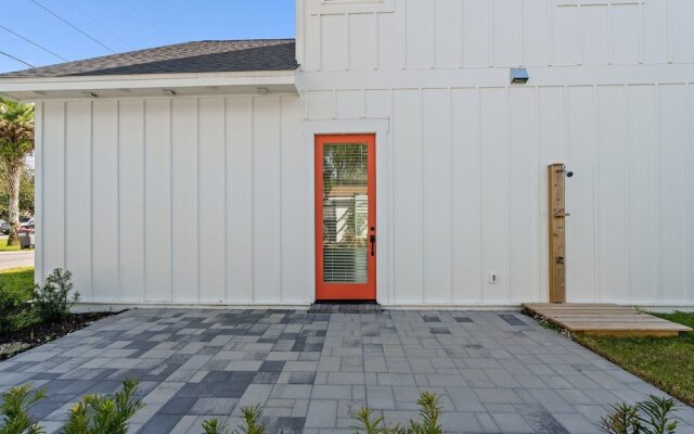 Brand NEW Expansive Coastal Home w/ Custom Furnishings Sleeps 15