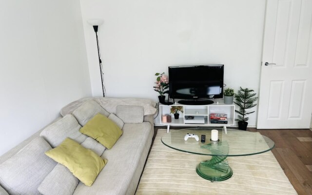 Charming 2-bed Apartment in Hemel Hempstead
