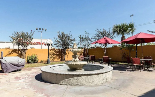 Townhouse Houston North Freeway