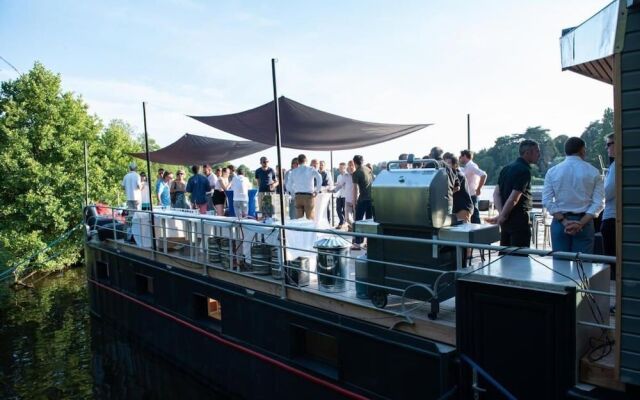 Péniche Carpe Diem La Rivière House