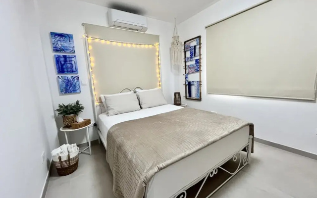 143 LCA - Stay Blue House