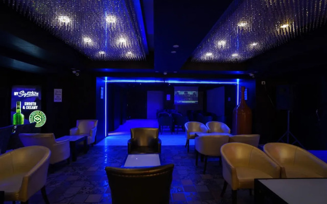 Hotel The Golden Oak Central by Citrus Prime