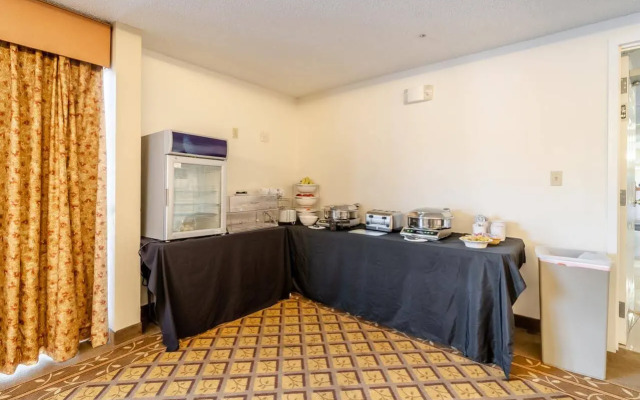 Holiday Inn Express & Suites Englewood Denver South by IHG