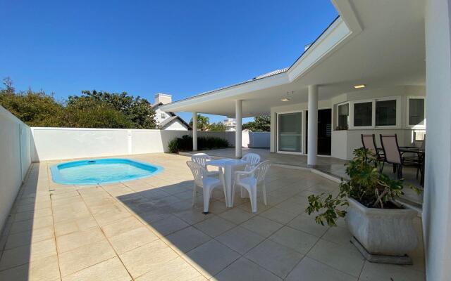 Casa Térrea 3 suítes Piscina Jurere Internacional