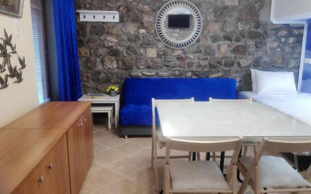 Naupactus unique harbor apartment in a stone house!