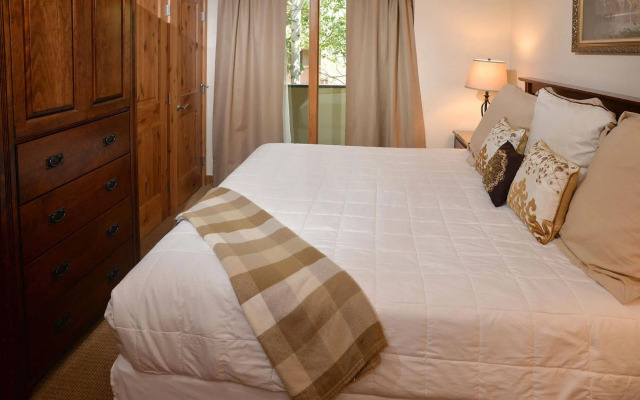 Lionshead Arcade Condo Rentals