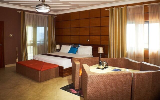 Triple Hill Hotel
