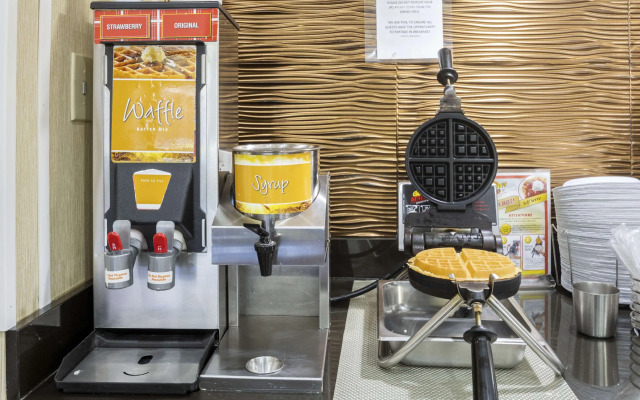 Quality Suites Hickory South